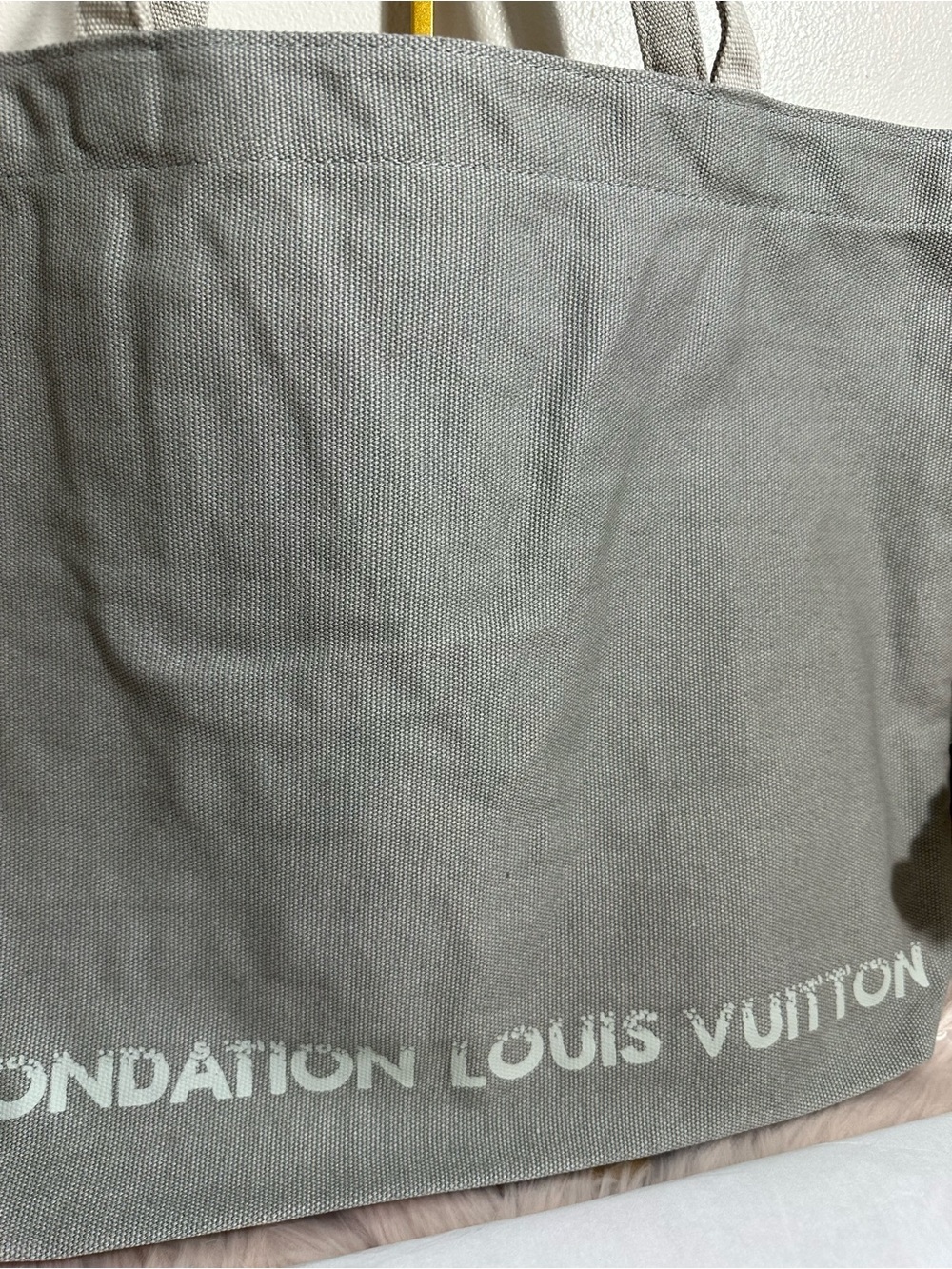 Fondation LV gray tote bag - Picture 2 of 3